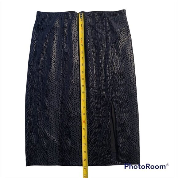 NWOT Guess Pencil Skirt Navy Blue with Shinny Snake Skin Print with Black lining - Picture 9 of 10